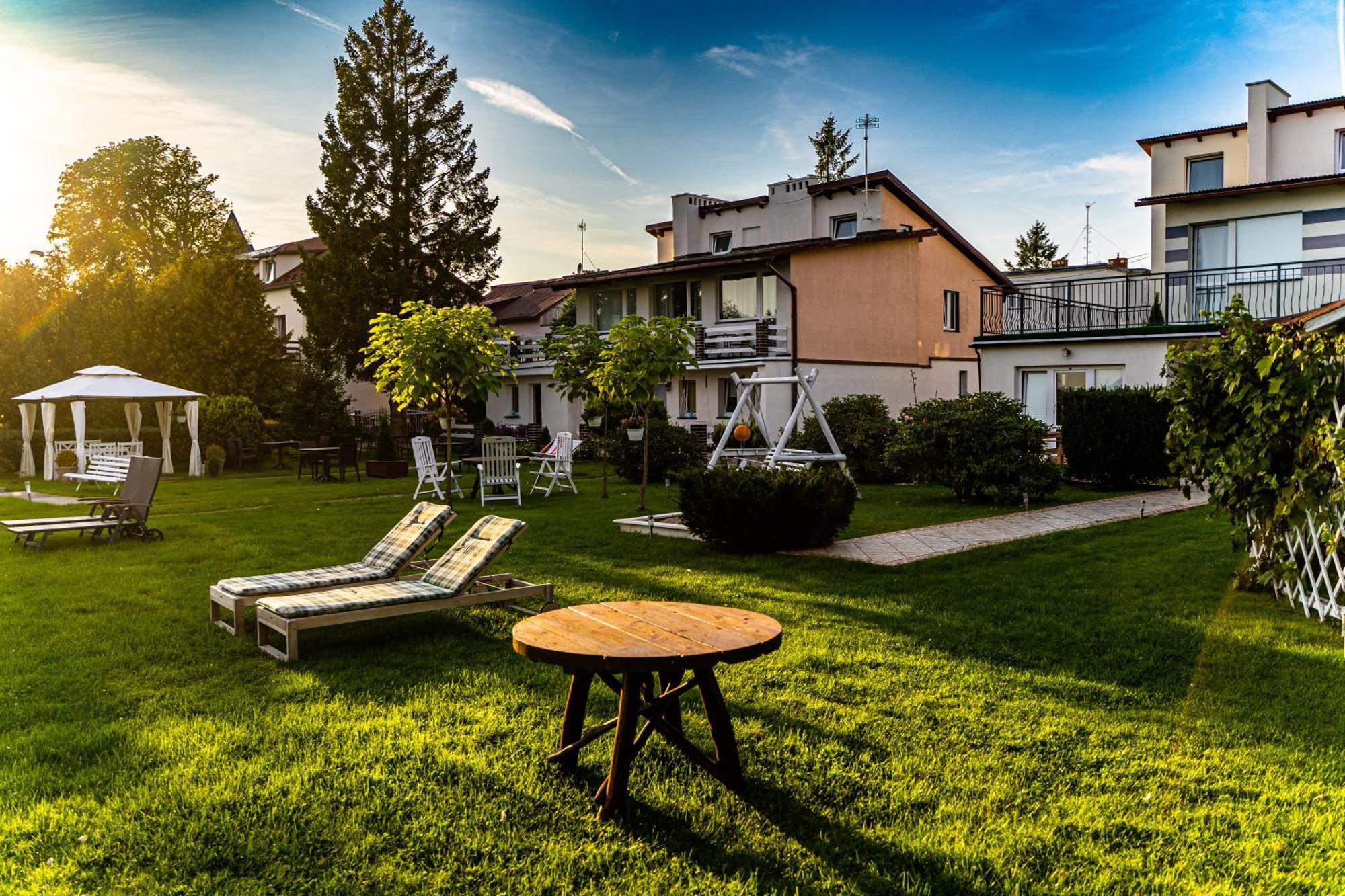 Avista Mielno Hotell Unieście Exteriör bild