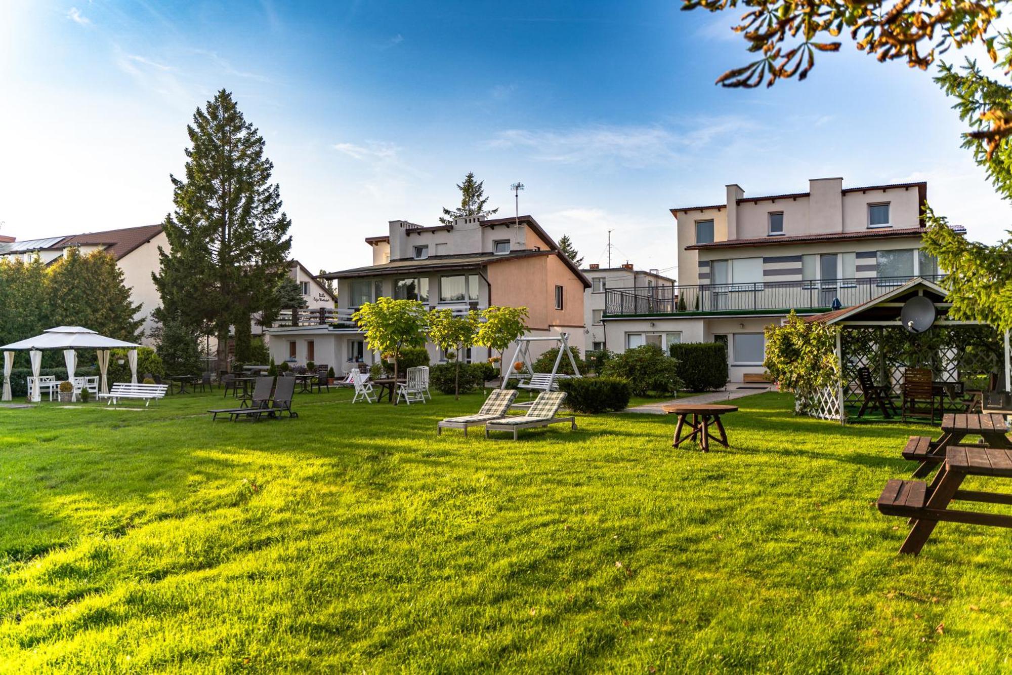 Avista Mielno Hotell Unieście Exteriör bild