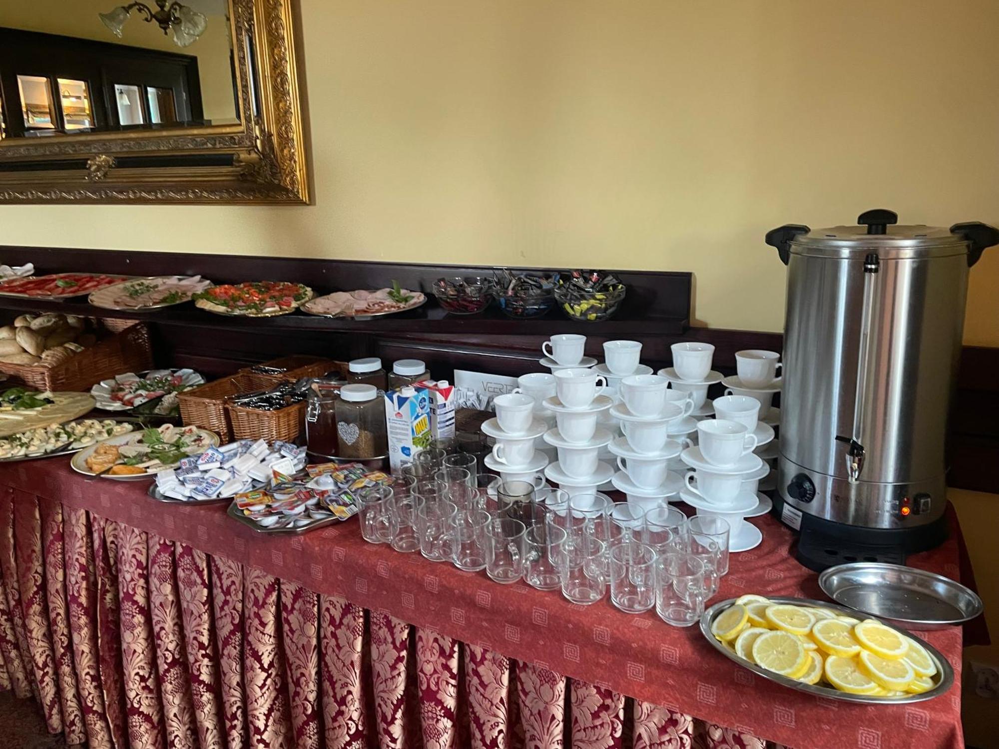 Avista Mielno Hotell Unieście Exteriör bild